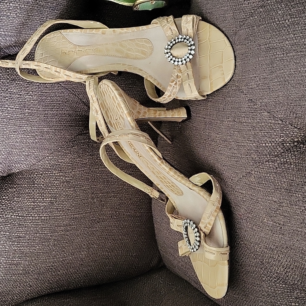 2 lot of woman's shoes Green Flats & Tan strappy Heals with rhinestones SIZE 8.5